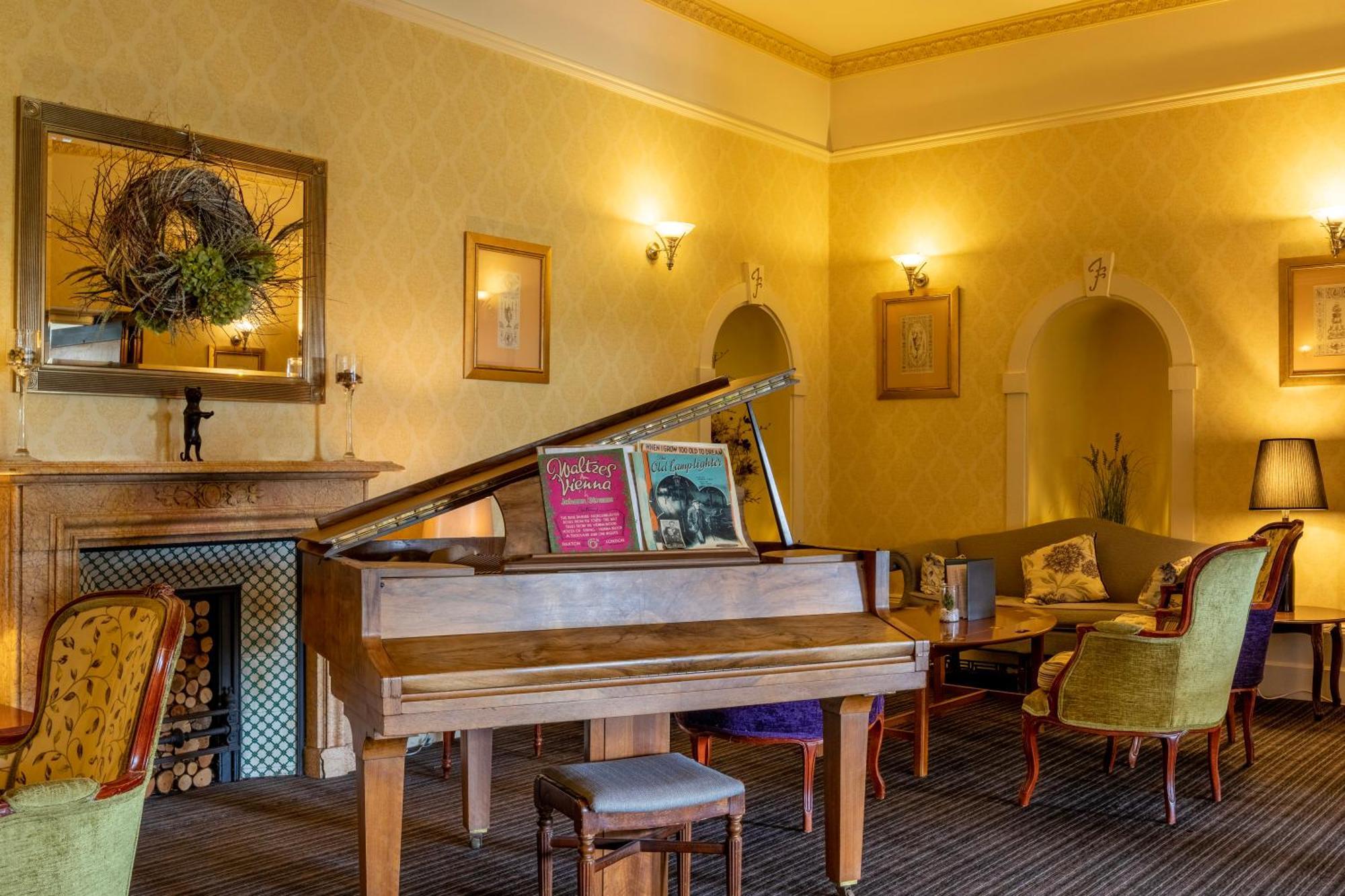 The Falcondale At Lampeter Buitenkant foto